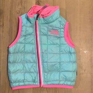 Like new The North Face down vest